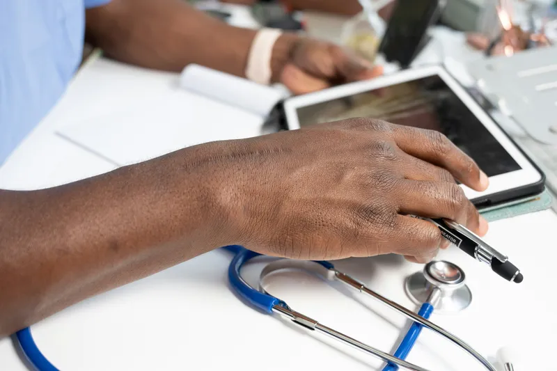 Professionnel de santé avec un stéthoscope