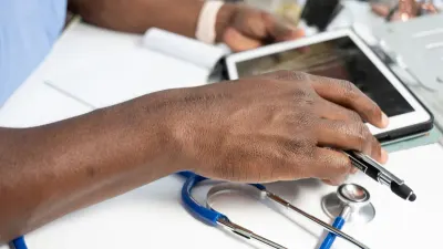 Professionnel de santé avec un stéthoscope