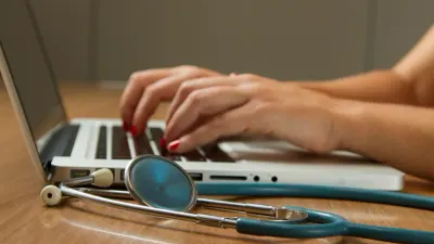Dossier médical et stéthoscope