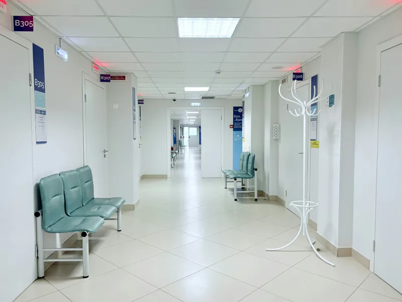 Salle d'attente et couloir d'hôpital