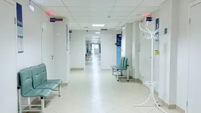 Salle d'attente et couloir d'hôpital