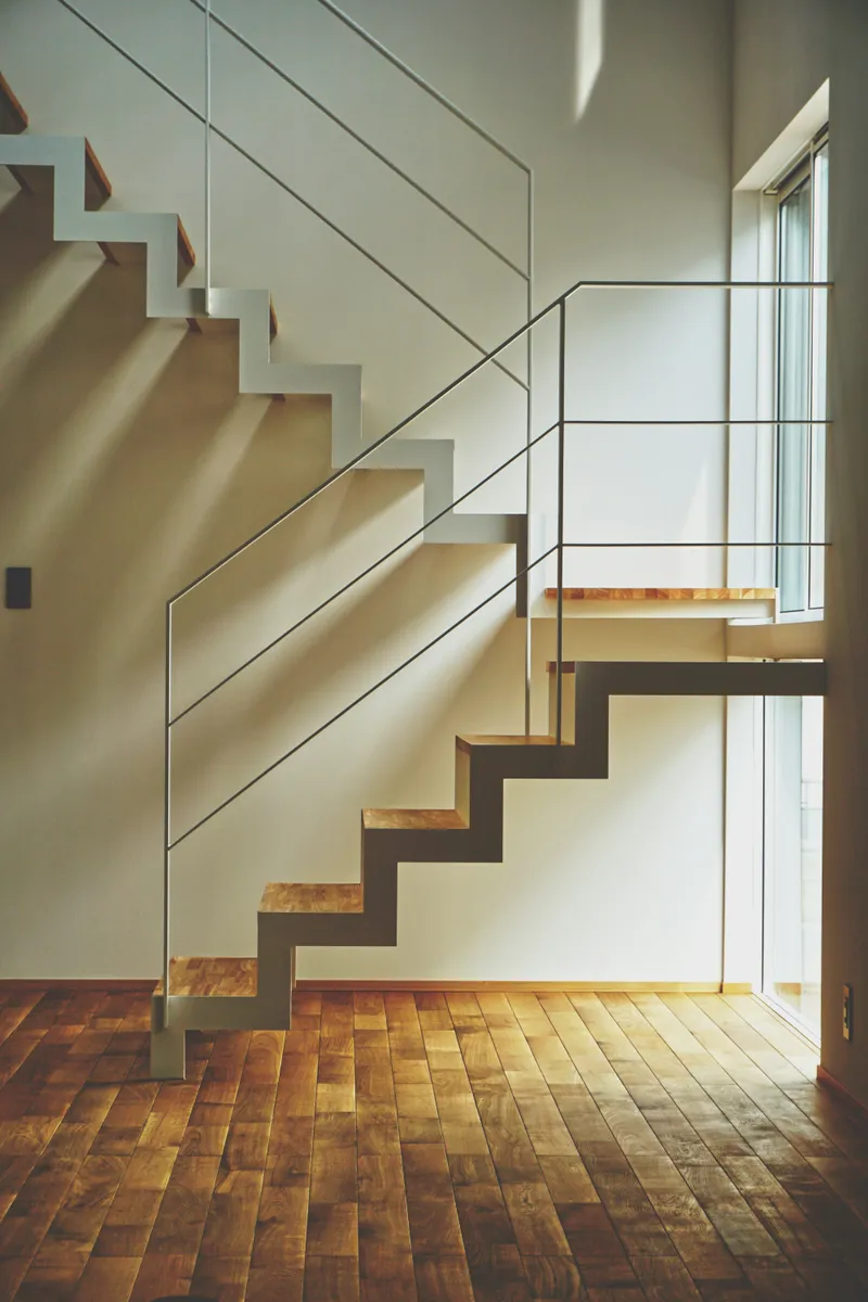 Escalier intérieur en bois, accidents domestiques